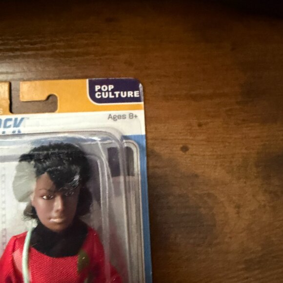 Marty Abrams Mego Star Trek Lieutenant Uhura Action Figure - Red - Picture 5 of 7